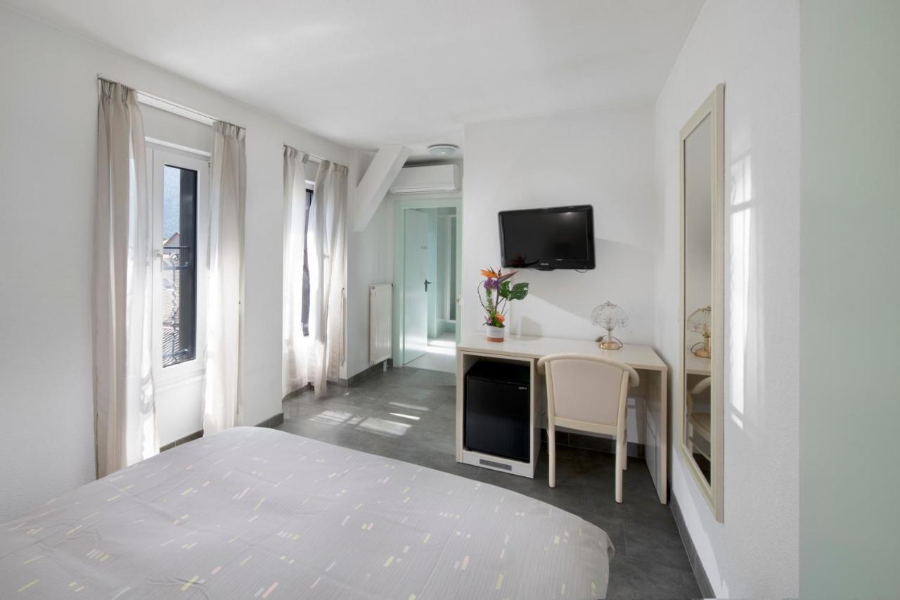 Hotel Du Port Villeneuve Eksteriør billede