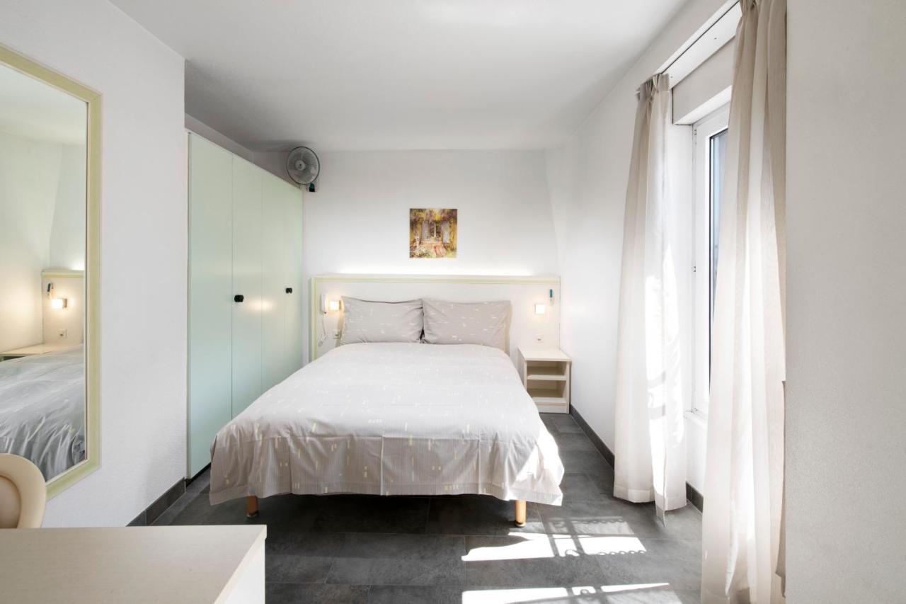 Hotel Du Port Villeneuve Eksteriør billede