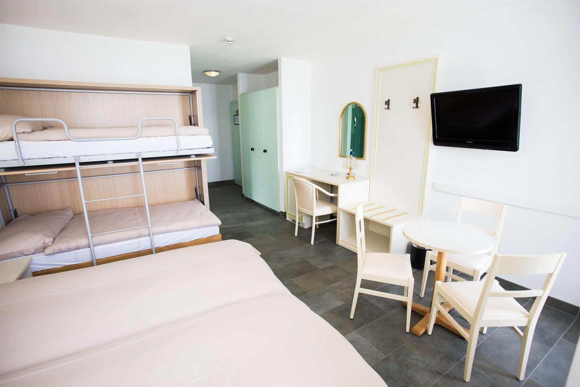 Hotel Du Port Villeneuve Eksteriør billede