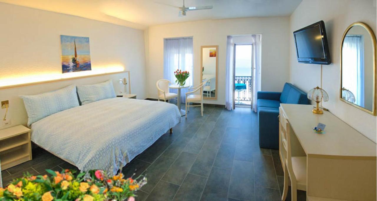 Hotel Du Port Villeneuve Eksteriør billede